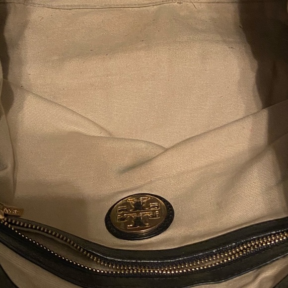 Tory Burch Amanda Hobo - Picture 4 of 6